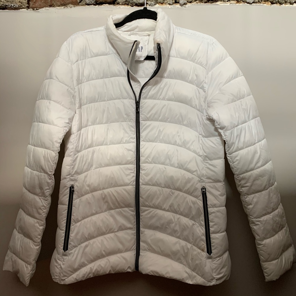 Gap White Puff